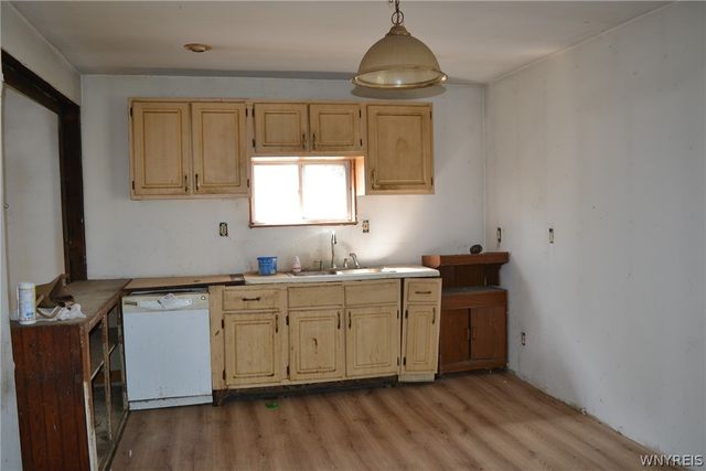 8 Monroe Street, Hanover, NY 14136