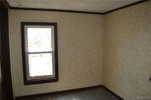 8 Monroe Street, Hanover, NY 14136