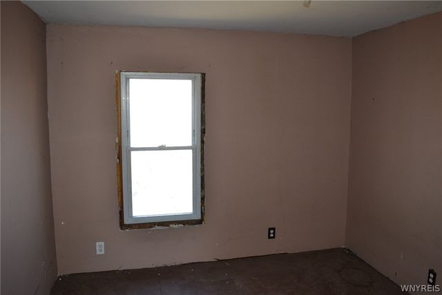 8 Monroe Street, Hanover, NY 14136