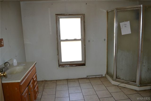 8 Monroe Street, Hanover, NY 14136