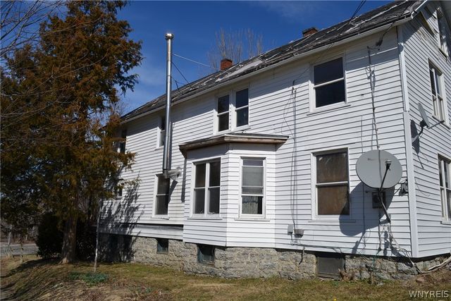 8 Monroe Street, Hanover, NY 14136