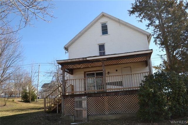 8 Monroe Street, Hanover, NY 14136