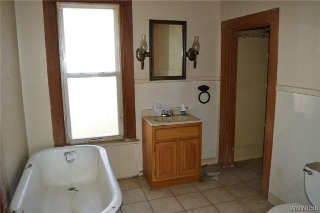 8 Monroe Street, Hanover, NY 14136