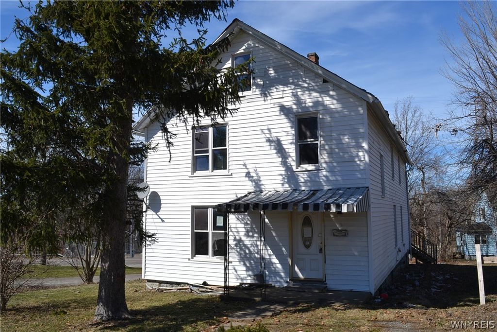 8 Monroe Street, Hanover, NY 14136