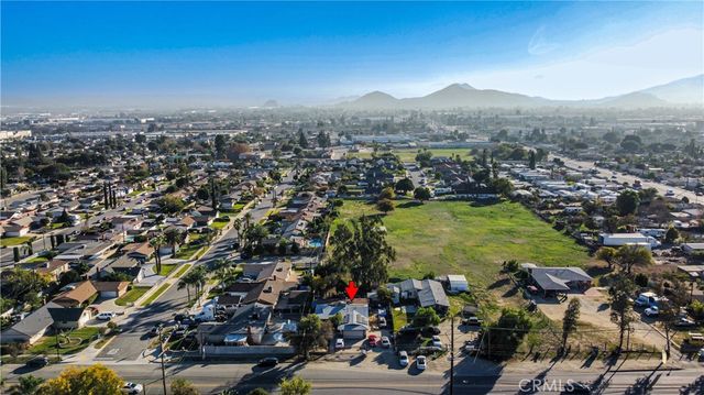 18793 San Bernardino, Bloomington, CA 92316