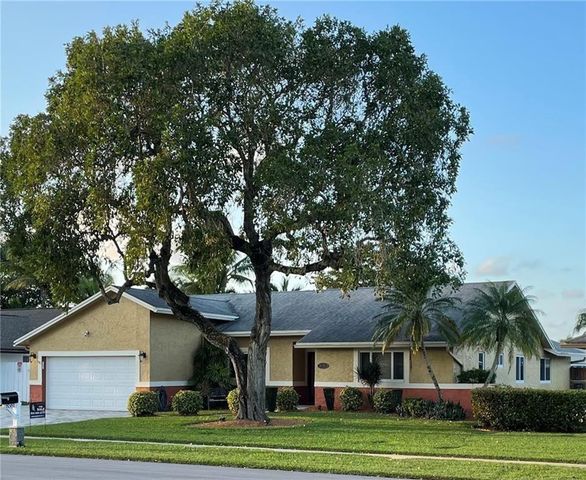 8581 27th Place, Davie, FL 33328