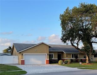 8581 27th Place, Davie, FL 33328