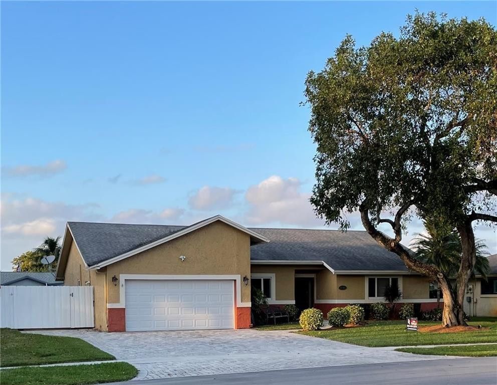 8581 27th Place, Davie, FL 33328