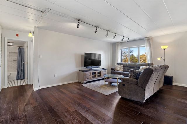 5 Bayard Rd 706, Shadyside, PA 15213