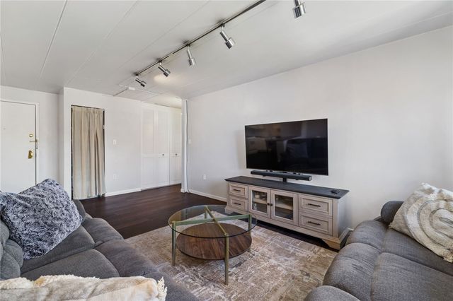 5 Bayard Rd 706, Shadyside, PA 15213