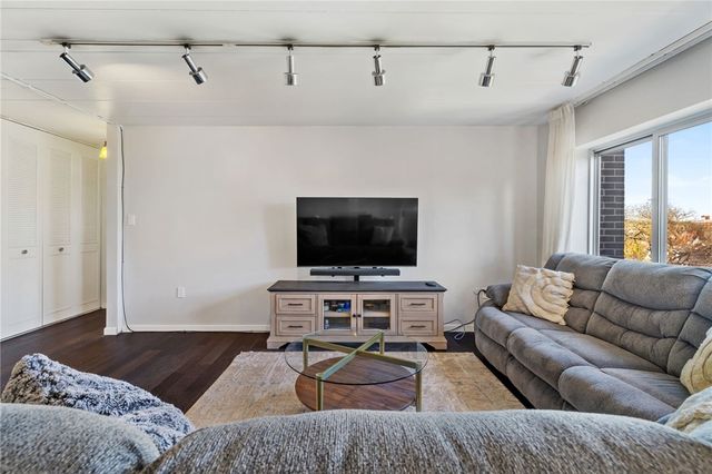 5 Bayard Rd 706, Shadyside, PA 15213