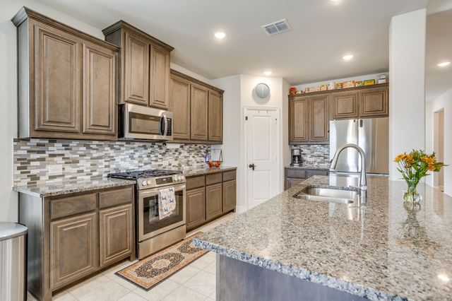 222 Shawnee Trail, Alvarado, TX 76009
