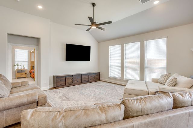 222 Shawnee Trail, Alvarado, TX 76009
