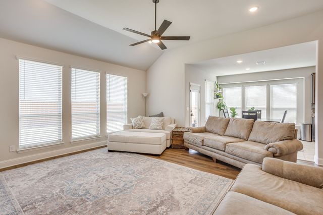 222 Shawnee Trail, Alvarado, TX 76009