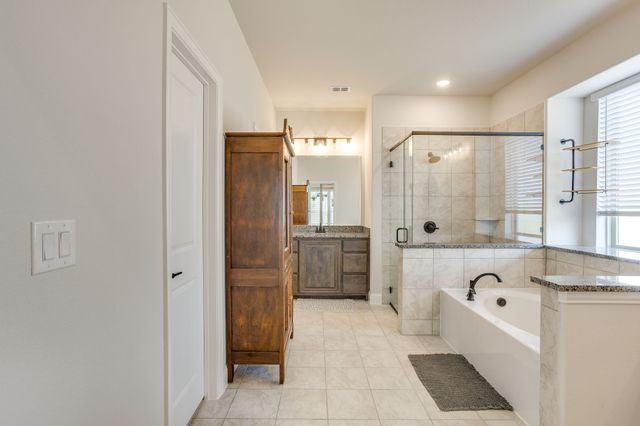 222 Shawnee Trail, Alvarado, TX 76009
