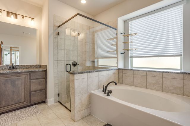 222 Shawnee Trail, Alvarado, TX 76009