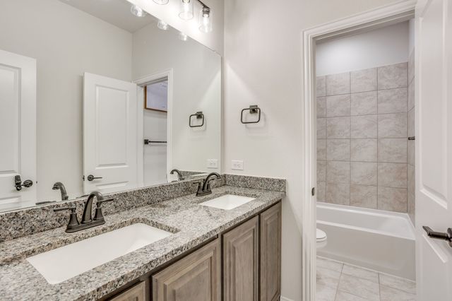 222 Shawnee Trail, Alvarado, TX 76009