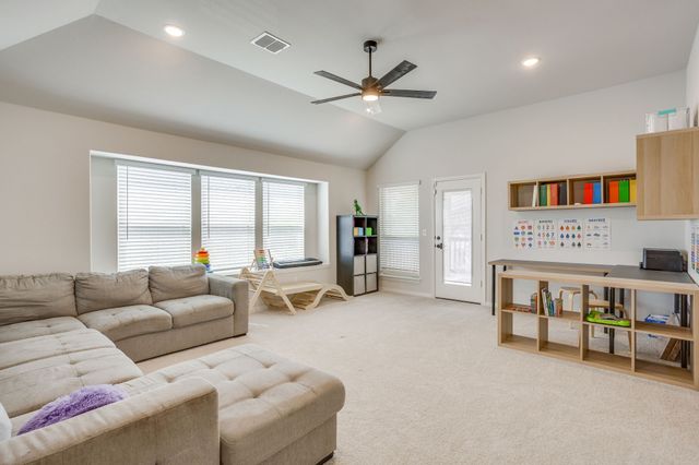 222 Shawnee Trail, Alvarado, TX 76009