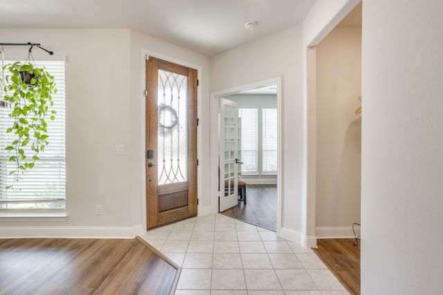 222 Shawnee Trail, Alvarado, TX 76009