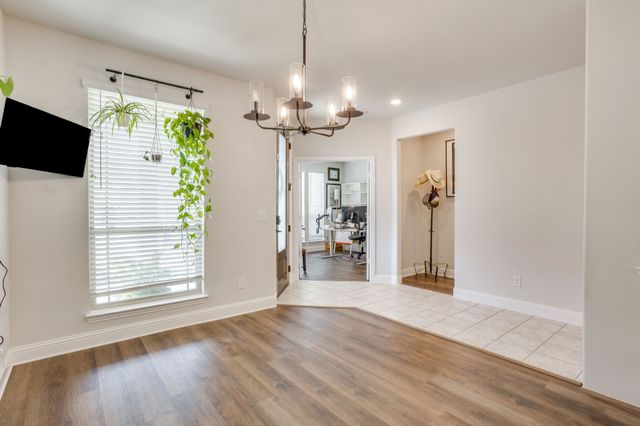 222 Shawnee Trail, Alvarado, TX 76009