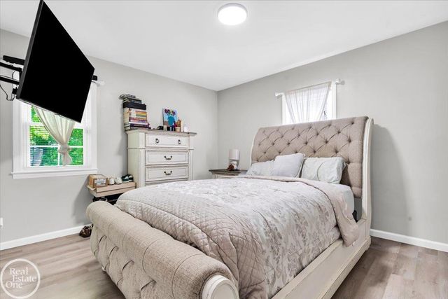 2024 Manchester Boulevard, Grosse Pointe Woods, MI 48236