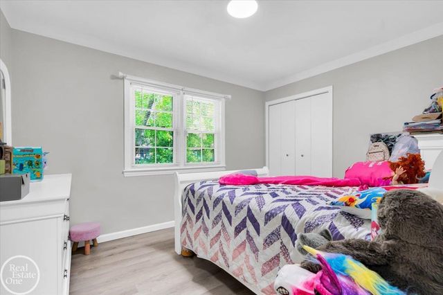 2024 Manchester Boulevard, Grosse Pointe Woods, MI 48236