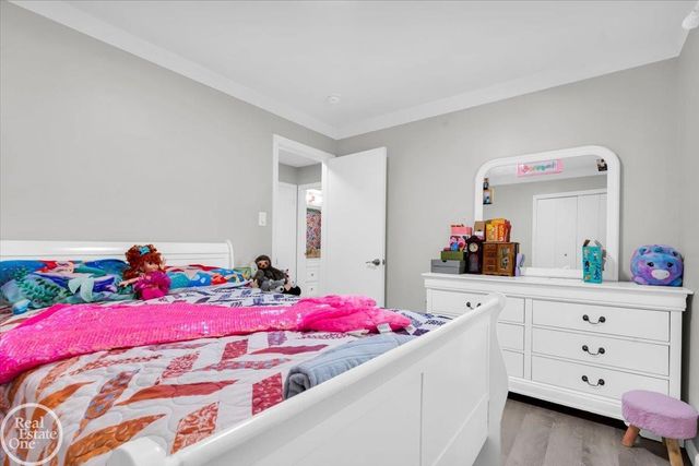 2024 Manchester Boulevard, Grosse Pointe Woods, MI 48236