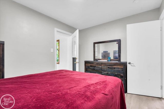 2024 Manchester Boulevard, Grosse Pointe Woods, MI 48236