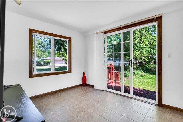 2024 Manchester Boulevard, Grosse Pointe Woods, MI 48236