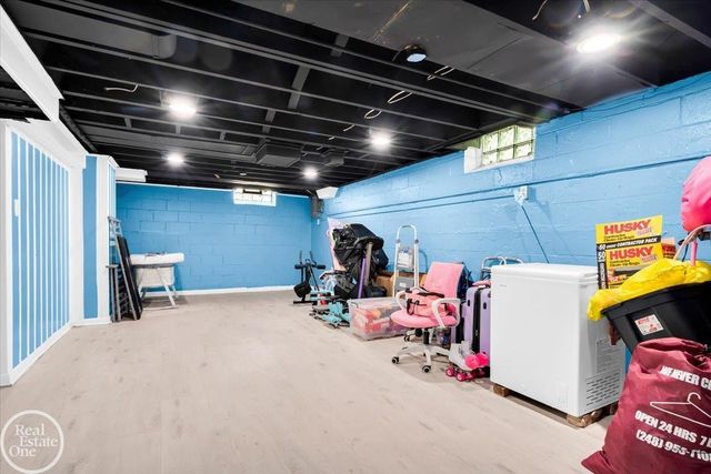 2024 Manchester Boulevard, Grosse Pointe Woods, MI 48236