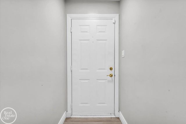 2024 Manchester Boulevard, Grosse Pointe Woods, MI 48236
