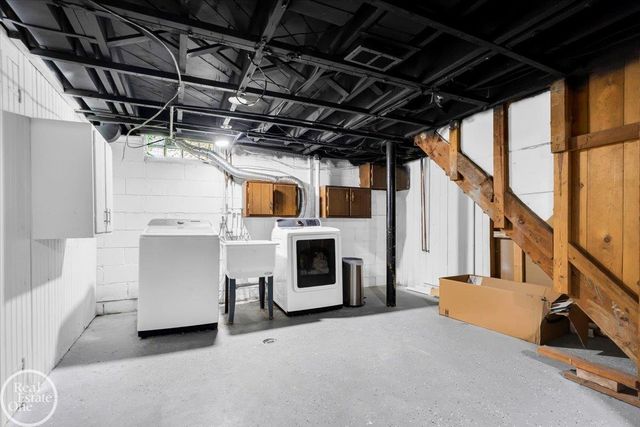 2024 Manchester Boulevard, Grosse Pointe Woods, MI 48236