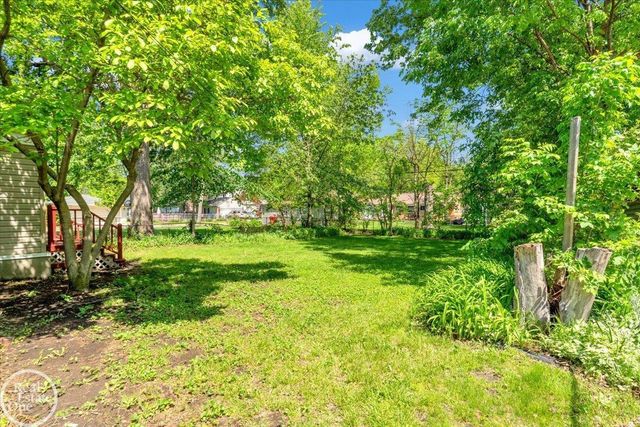 2024 Manchester Boulevard, Grosse Pointe Woods, MI 48236