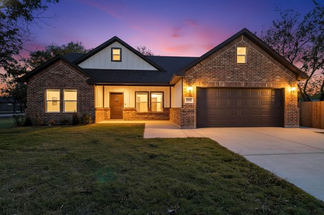 500 Ennis Scott Street, Ferris, TX 75125