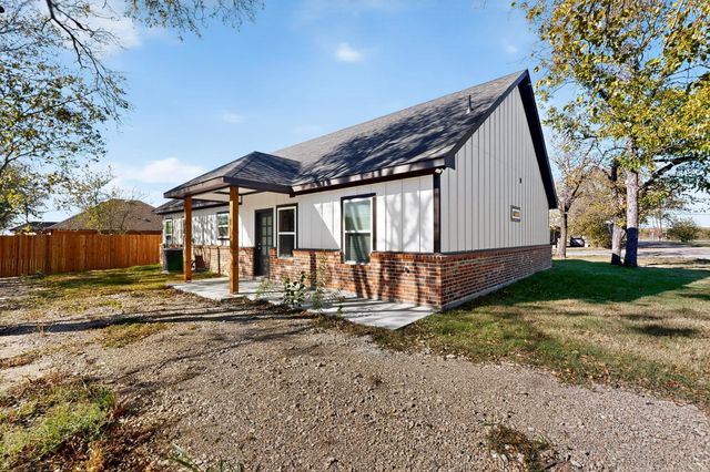 500 Ennis Scott Street, Ferris, TX 75125