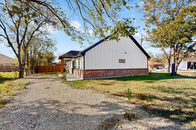 500 Ennis Scott Street, Ferris, TX 75125