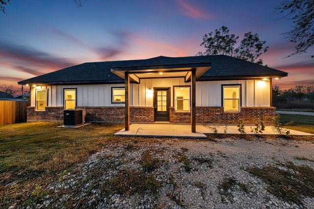 500 Ennis Scott Street, Ferris, TX 75125