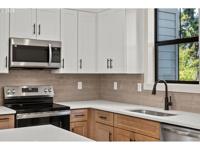 3793 Sw Iowa St, Portland, OR 97221