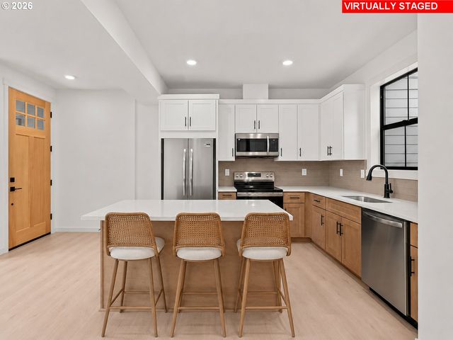 3793 Sw Iowa St, Portland, OR 97221