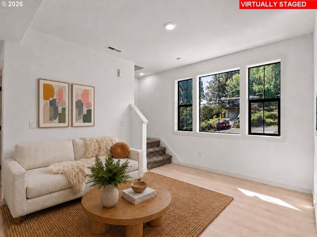 3793 Sw Iowa St, Portland, OR 97221