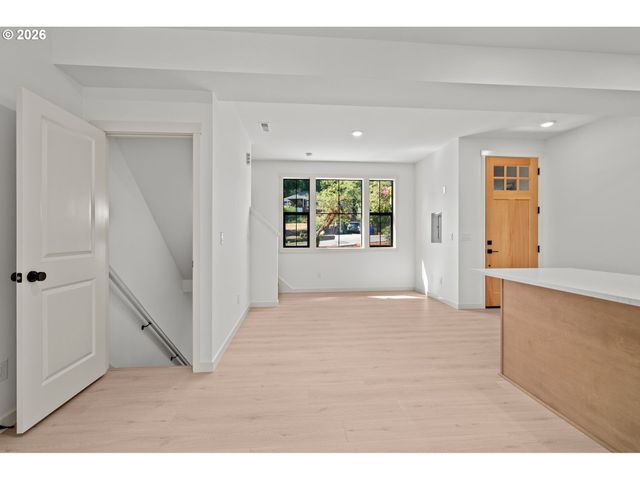 3793 Sw Iowa St, Portland, OR 97221
