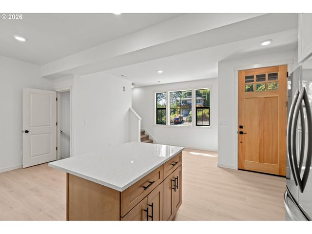 3793 Sw Iowa St, Portland, OR 97221