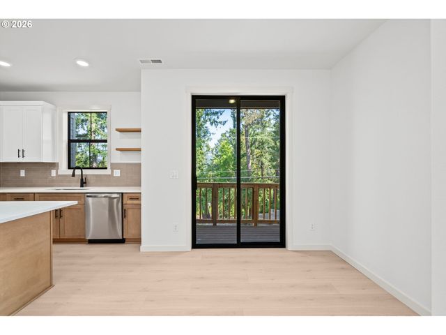 3793 Sw Iowa St, Portland, OR 97221