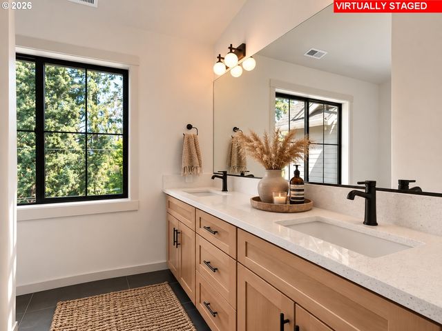 3793 Sw Iowa St, Portland, OR 97221