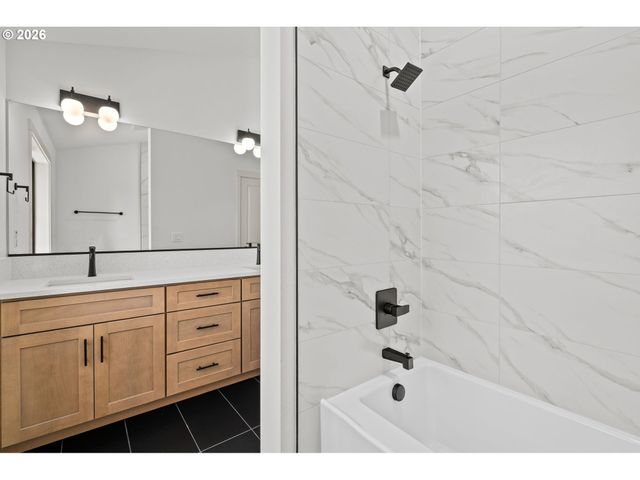 3793 Sw Iowa St, Portland, OR 97221
