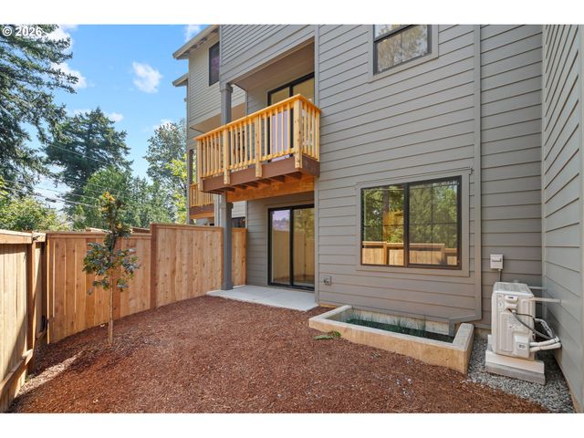 3793 Sw Iowa St, Portland, OR 97221
