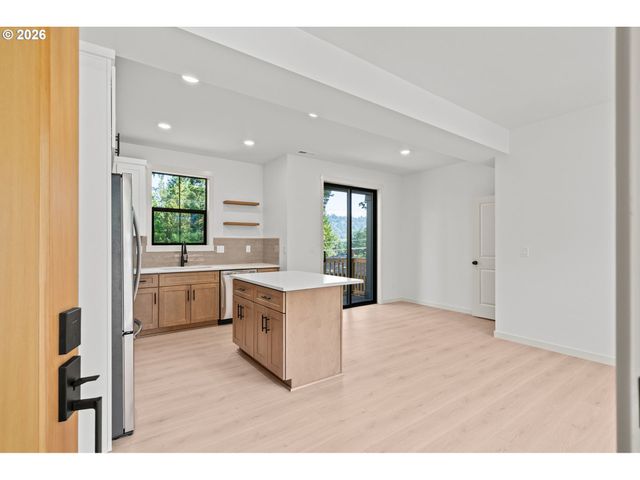 3793 Sw Iowa St, Portland, OR 97221