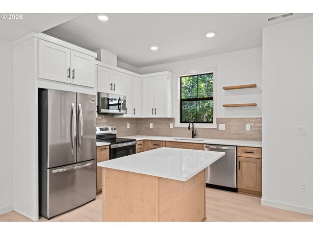 3793 Sw Iowa St, Portland, OR 97221