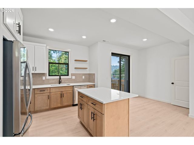 3793 Sw Iowa St, Portland, OR 97221