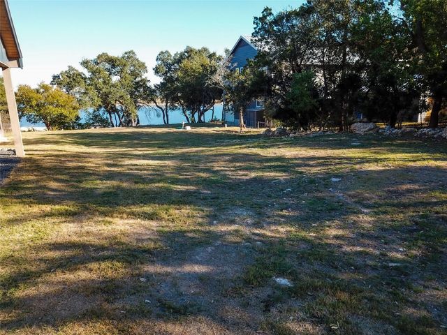 864 Lakebreeze DR, Canyon Lake, TX 78133